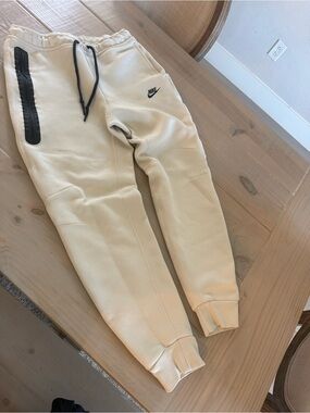 Nike Men’s Tech Jogger Pants - Ivory